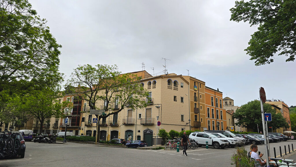 Edificio para alojarse en Girona