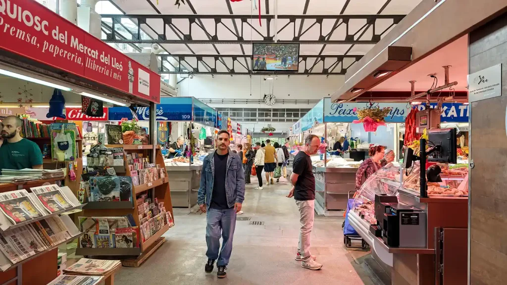 Puestos del Mercat del Lleó para comer y comprar comida en Temps de Flors