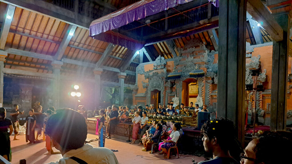 Danza nocturna en Ubud.
