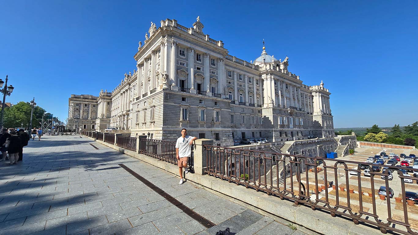 Parte lateral del Palacio Real