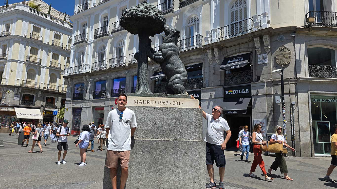 Estatua del Oso y Madroño