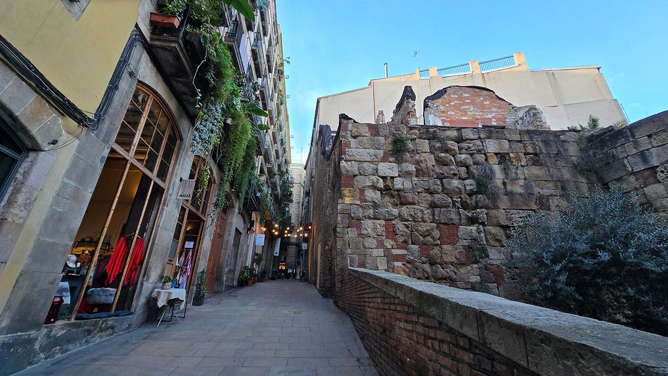 Calles empedradas del barrio Gótico de Barcelona