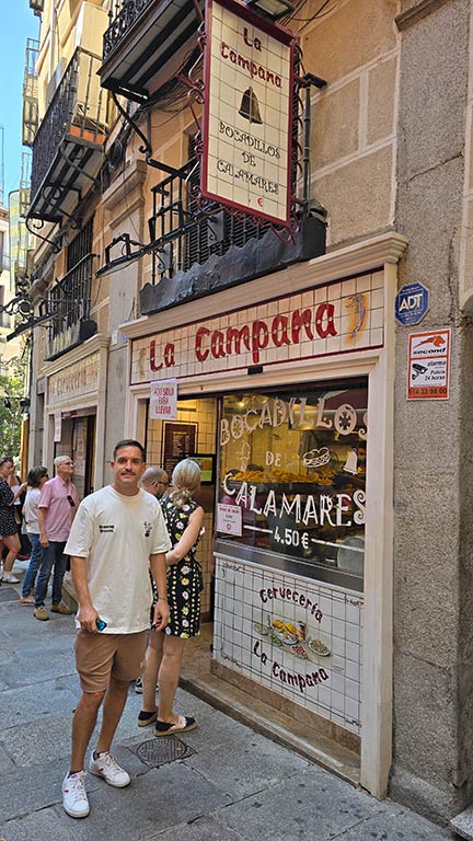 Entrada cervecería La Campana