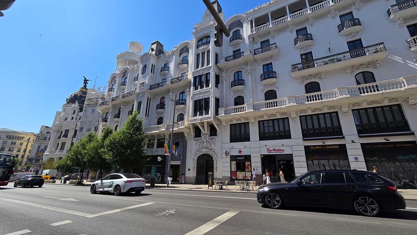 Gran vía cerca del edificio Metrópoli