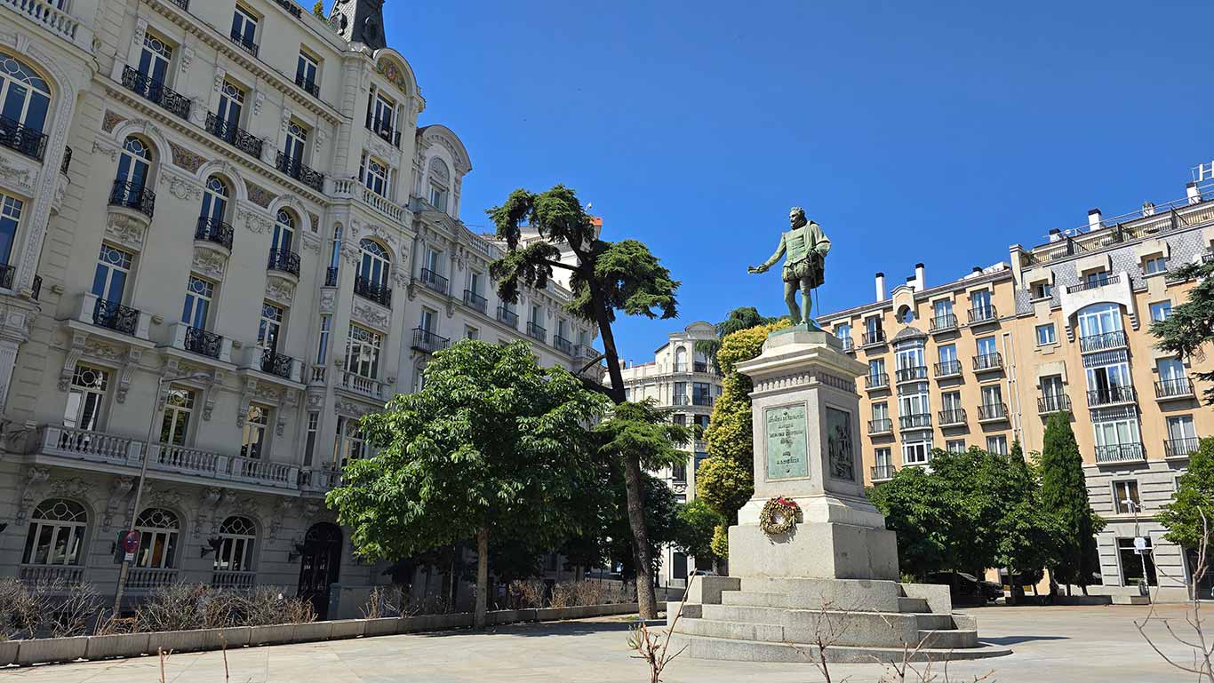 Plaza del barrio de Las Letras