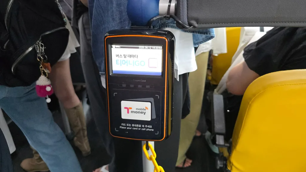 Lector de T-Money en un autobús