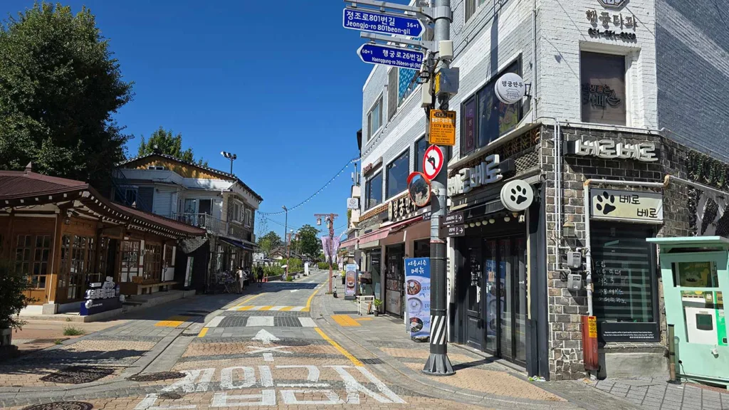 Casa tradicional y cafetería bonitas en la calle Workshop (Haenggung-dong) de Suwon