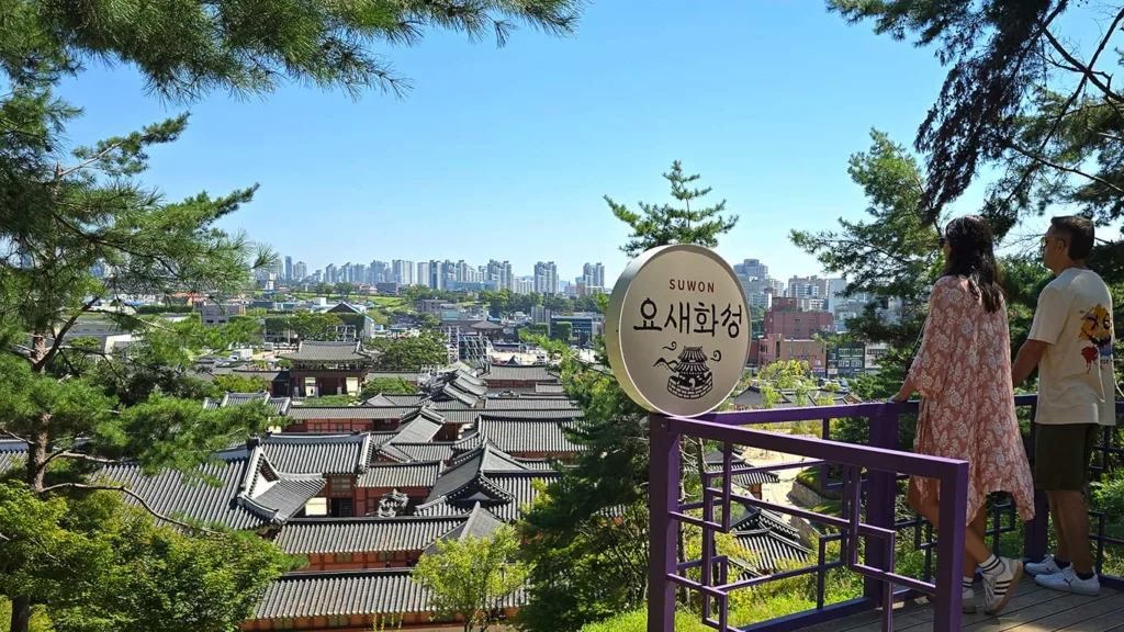 Mirador en el Palacio Temporal Hwaseong de Suwon