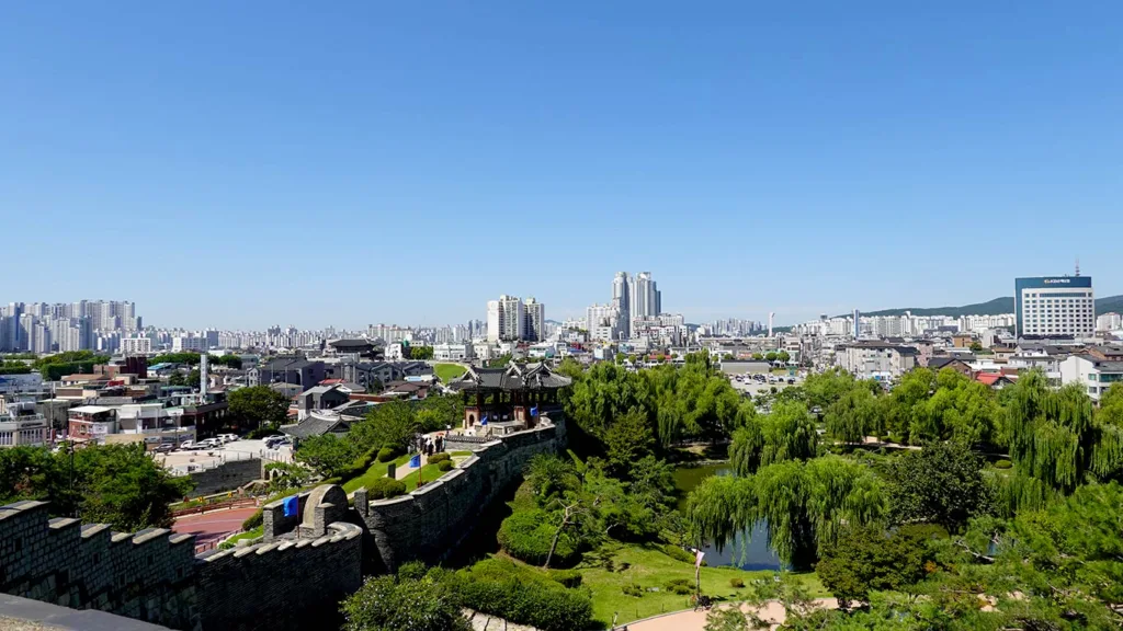 Vistas desde la muralla cerca de Changyongmun Gate
