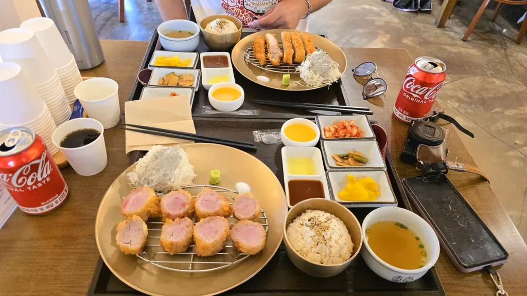 El plato estrella en el Gyeongju Restaurant Tigerkatsu: Especializado en el Tonkatsu (cerdo empanado)