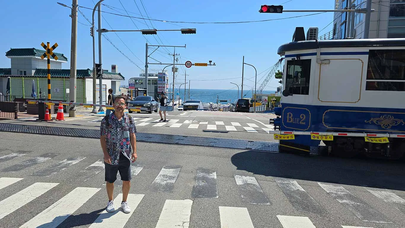 Joan en el punto más famosos de la ruta, la estación Cheongsapo