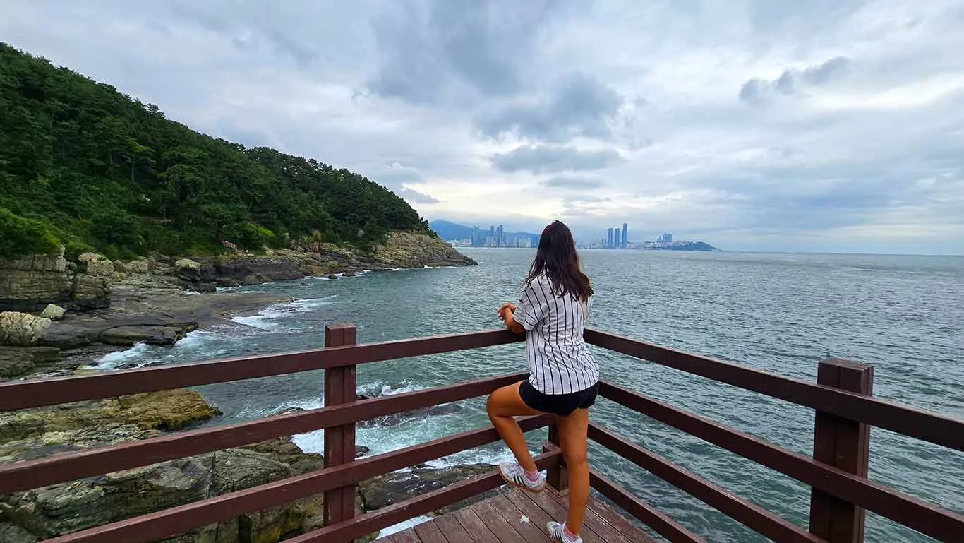 Noelia en una de las paradas durante el trayecto del Igidae Coastal Trail