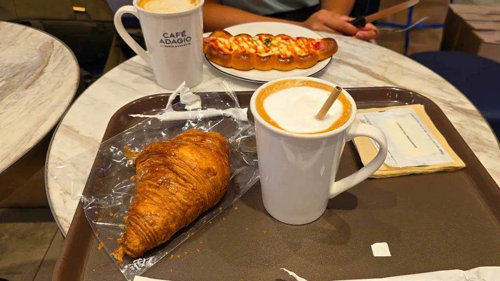 Último desayuno en Busan en la cafetería PArís Baguette