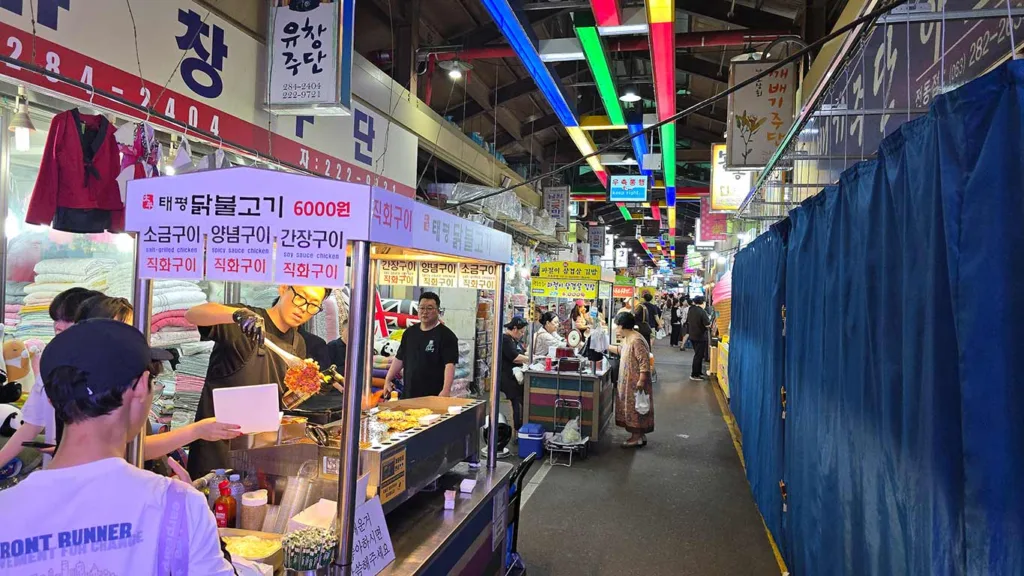 Interior del Mercado de Nambu en Jeonju
