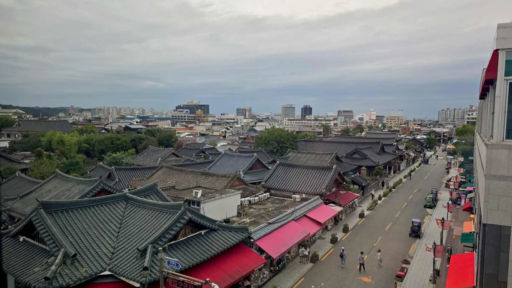 Vistas panorámicas de la aldea desde la cafeteria Lahan Hotel Jeonju,