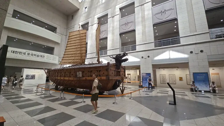Replica de un barco que lucho en la guerra de Corea
