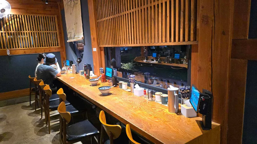 Interior del restaurante Haruka Ramen