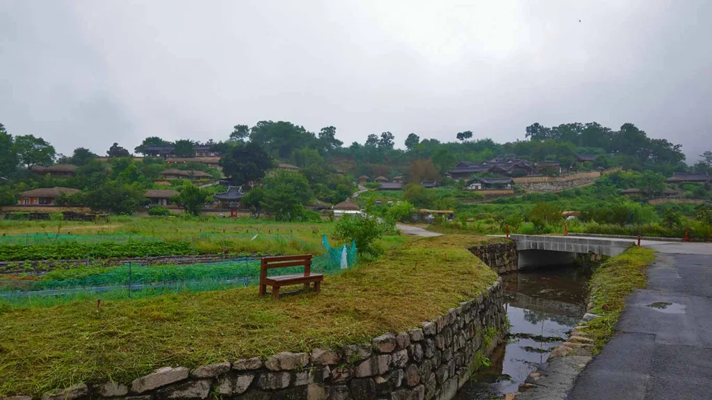 Vistas de la Aldea Yangdong desde la entrada