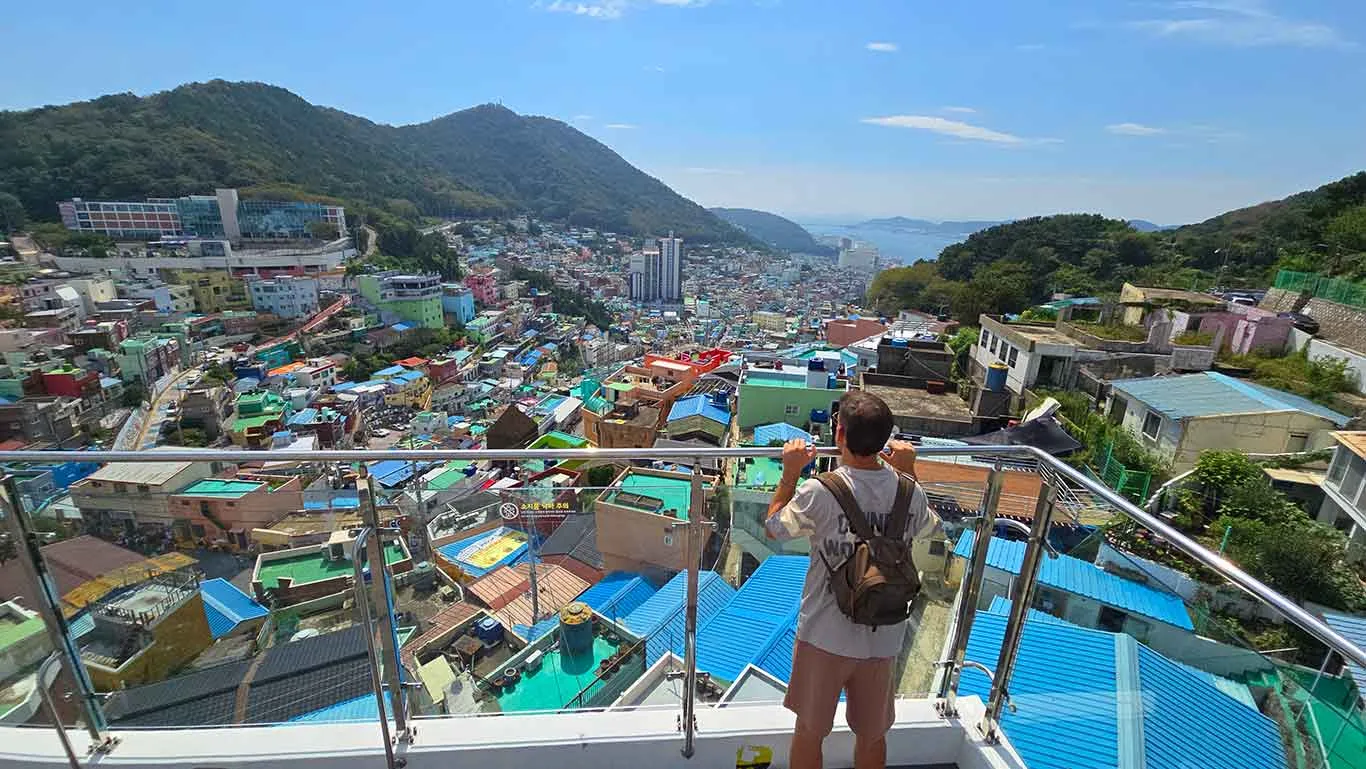 Joan desde un mirador de la Gamcheon Culture Village