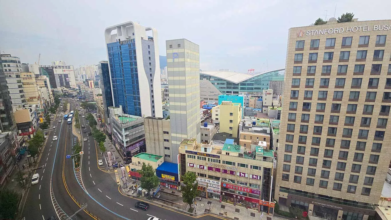 Vistas desde la ventana de la habitación de nuestro hotel en Nampo, Busan