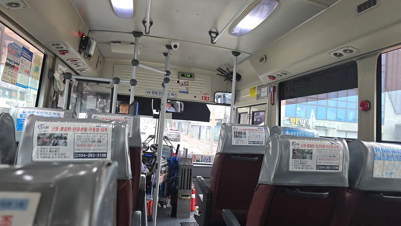 El autobús de camino a la aldea Yangdong