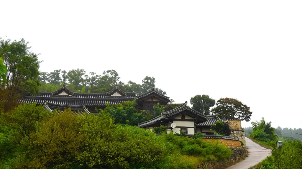 Una de las casas tradicionales en la colina: Hyangdan House
