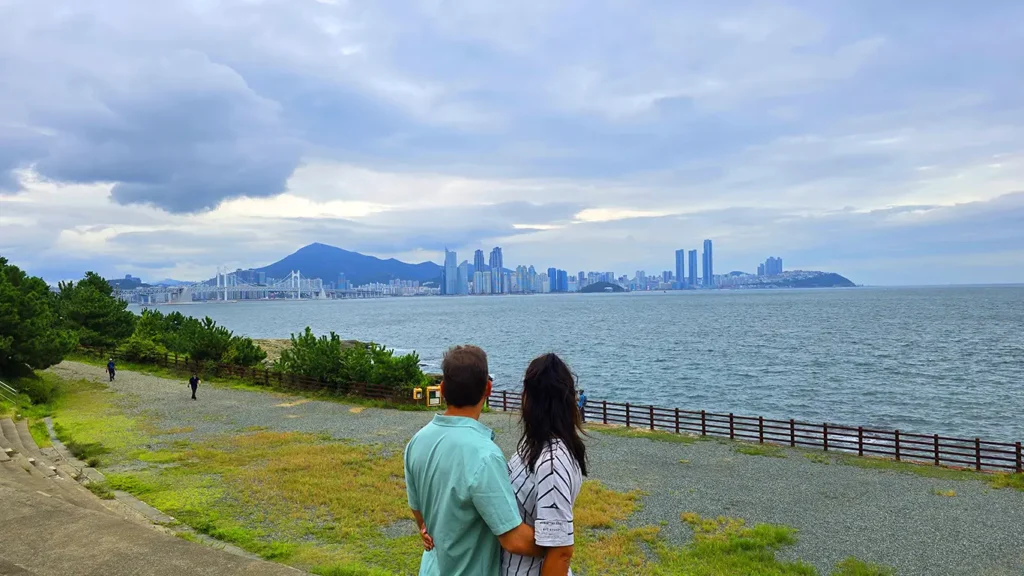 Vistas increíbles desde el sendero Igidae hacia la ciudad de Busan