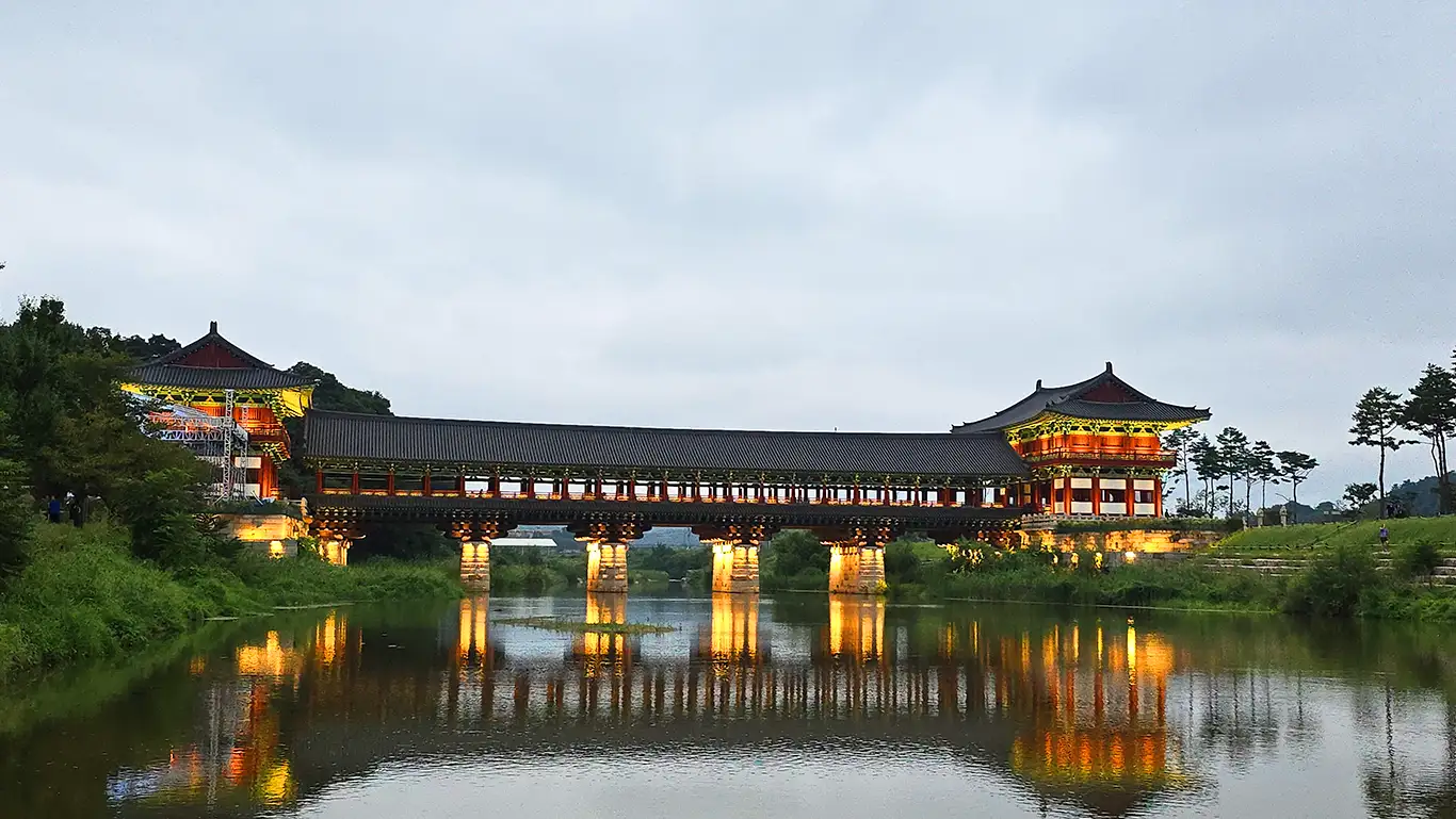 Puente iluminado de Gyeongju