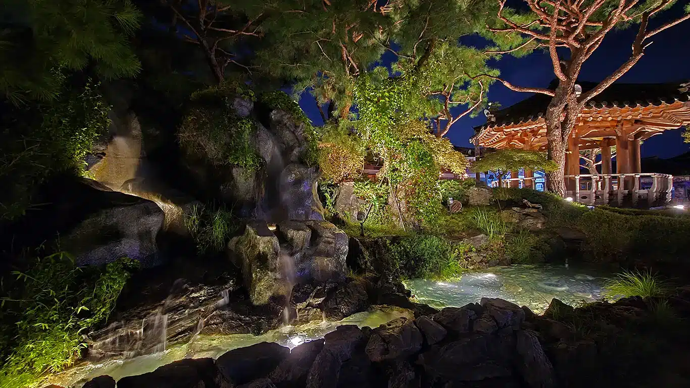 calle de la aldea de noche