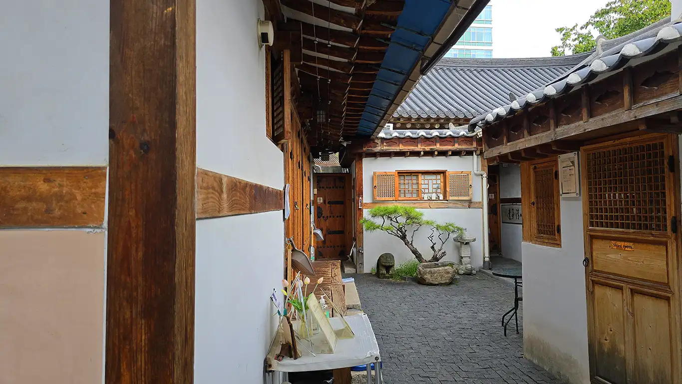 exterior de una casa Hanok