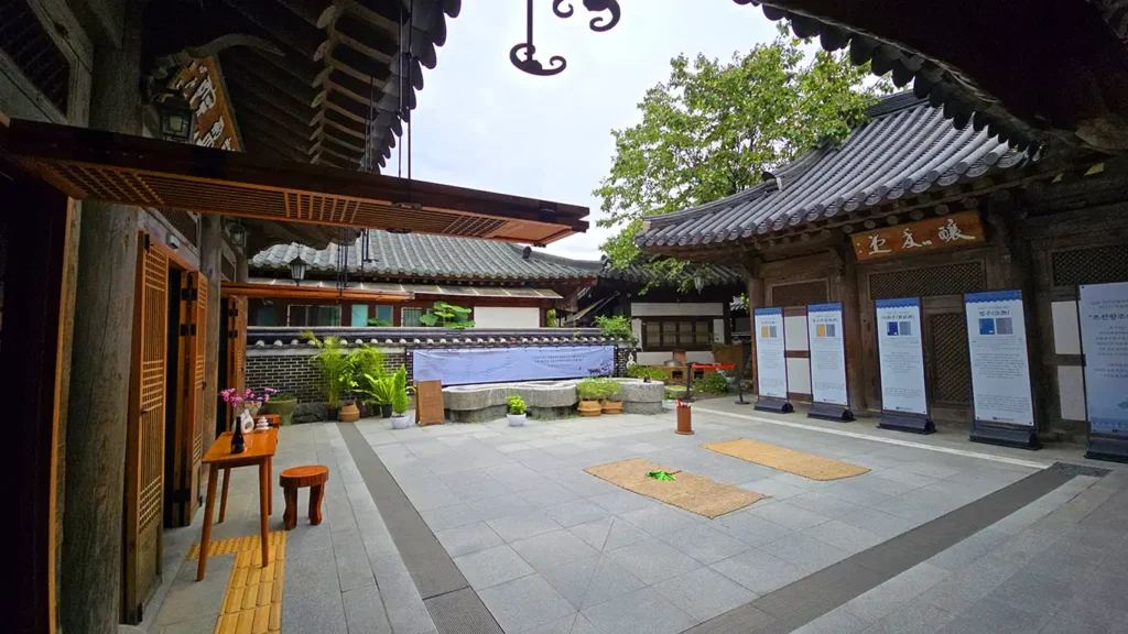 Foto de un patio interior del Museo del Licor en Jeonju