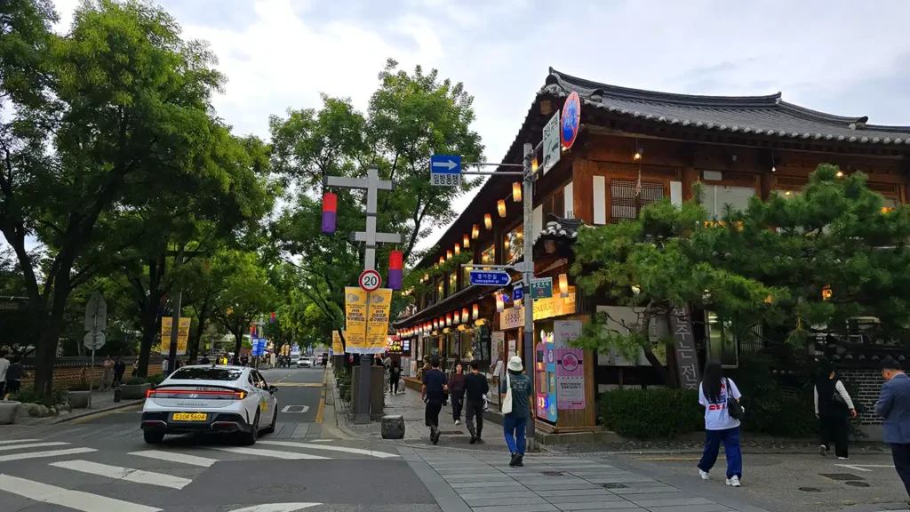 Foto realizada por Joan caminando por la calle Taejo-ro