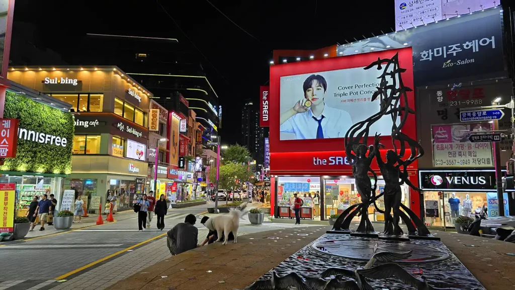 Calle peatonal de tiendas