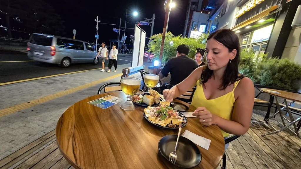 Cenando en un restaurante mexicano