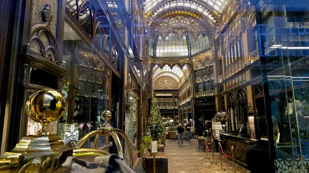 Interior de la cafetería