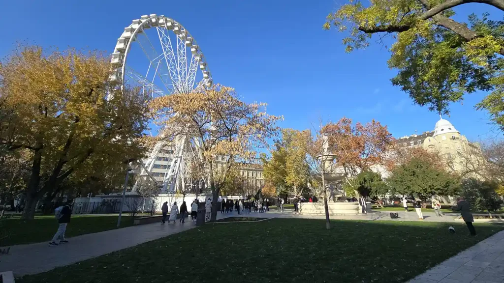 La noria en la Plaza de Erzsebet
