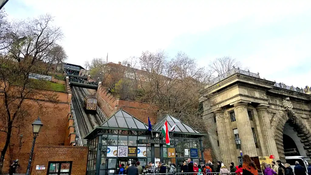 Funicular para subir al Castillo de Buda