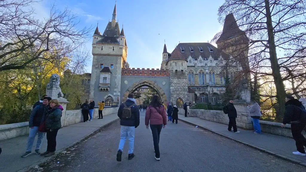 Entrada al recinto del castillo