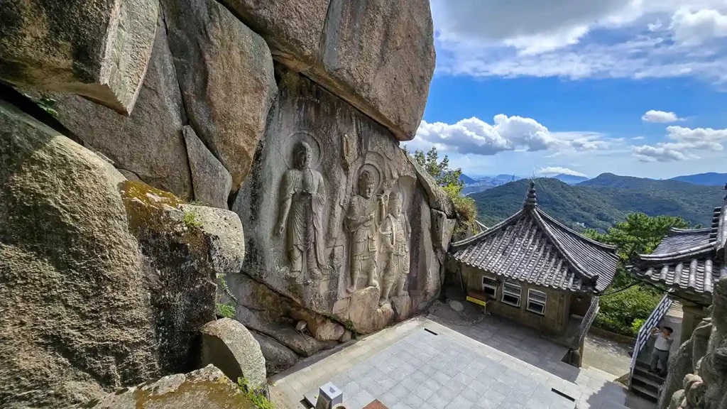 Los Relieves Gigantes en la Roca