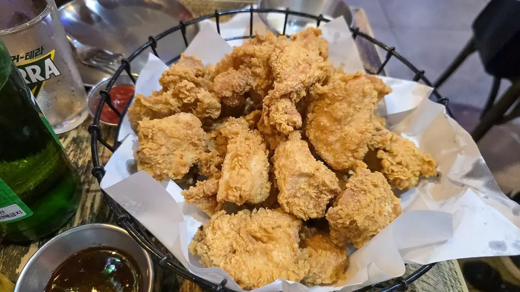 Chimaek (pollo frito coreano con cerveza) un imprescindible que comer en Seúl