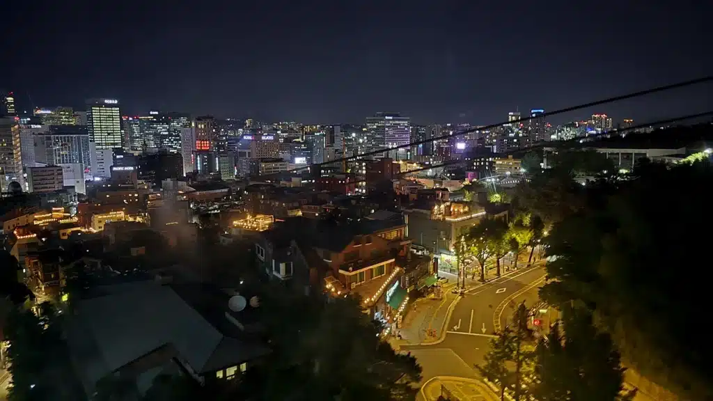 Vistas desde el interior del teleférico Namsan Cable Car de la N Seoul Tower, un imprescindible qué ver en Seúl
