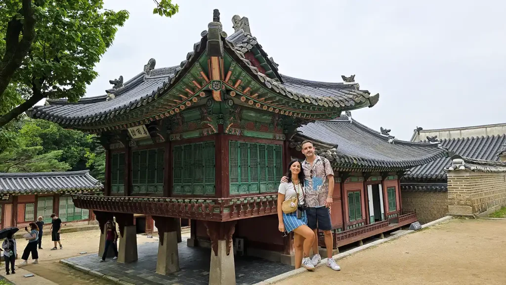 Nosotros en uno de los pabellones del Changdeokgung Palace