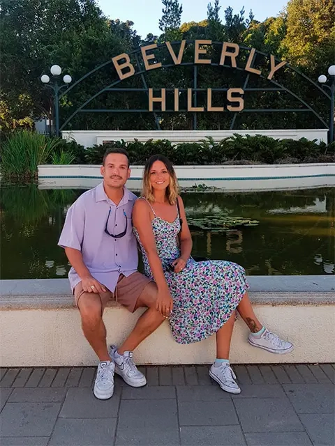 Noelia y Joan en la fuente de Beverly Hills en Los Ángeles