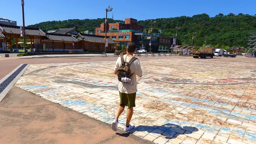 Joan caminando por las calles de Suwon