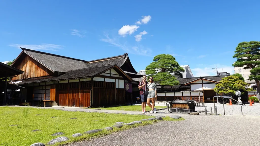 Nosotros visitando Shirakawago utilizando internet con cobertura