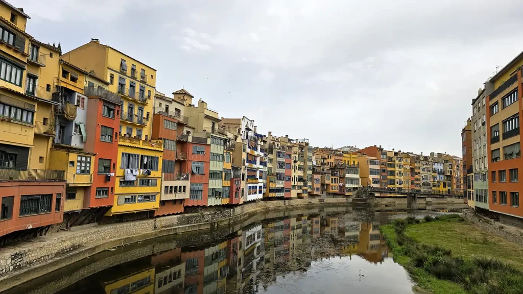 Interior Casa Masó Girona vista desde el río