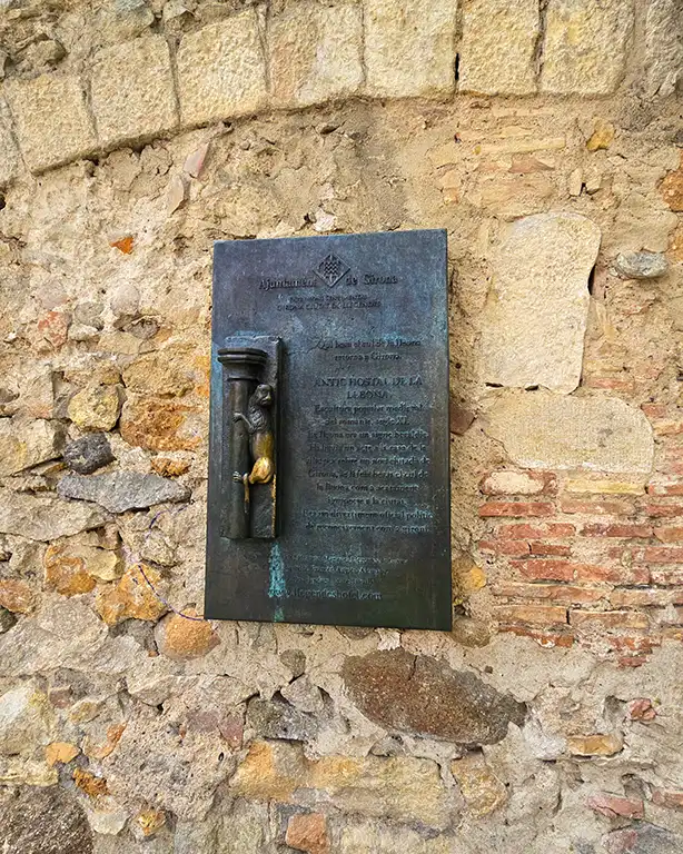 Placa de la leyenda del Cul de la Lleona en Girona
