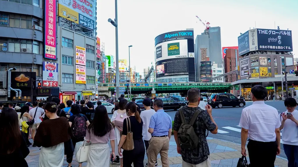 Joan paseando alrededor de uno de nuestros hoteles, Japón
