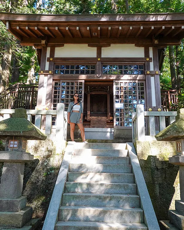 Pabellón en Santuario Sakurayama Hachimangu