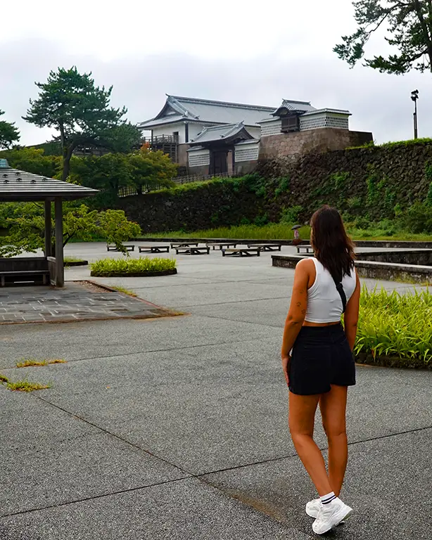 Exterior del recinto del Castillo de Kanazawa, un imprescindible que ver en Japón